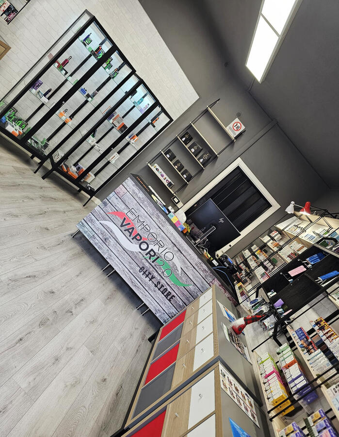 Interno negozio Emporio Vapori CDC City Interno negozio Emporio Vapori CDC City