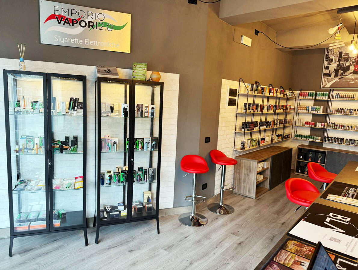 Interno negozio Emporio Vapori Montegrotto Terme